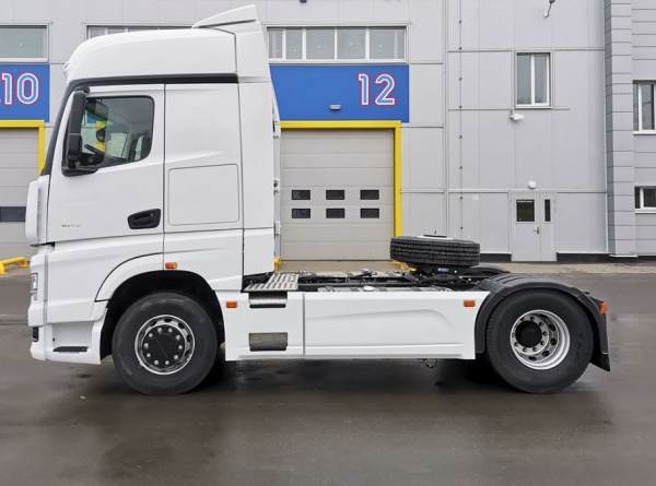 Тягач КАМАЗ 54901